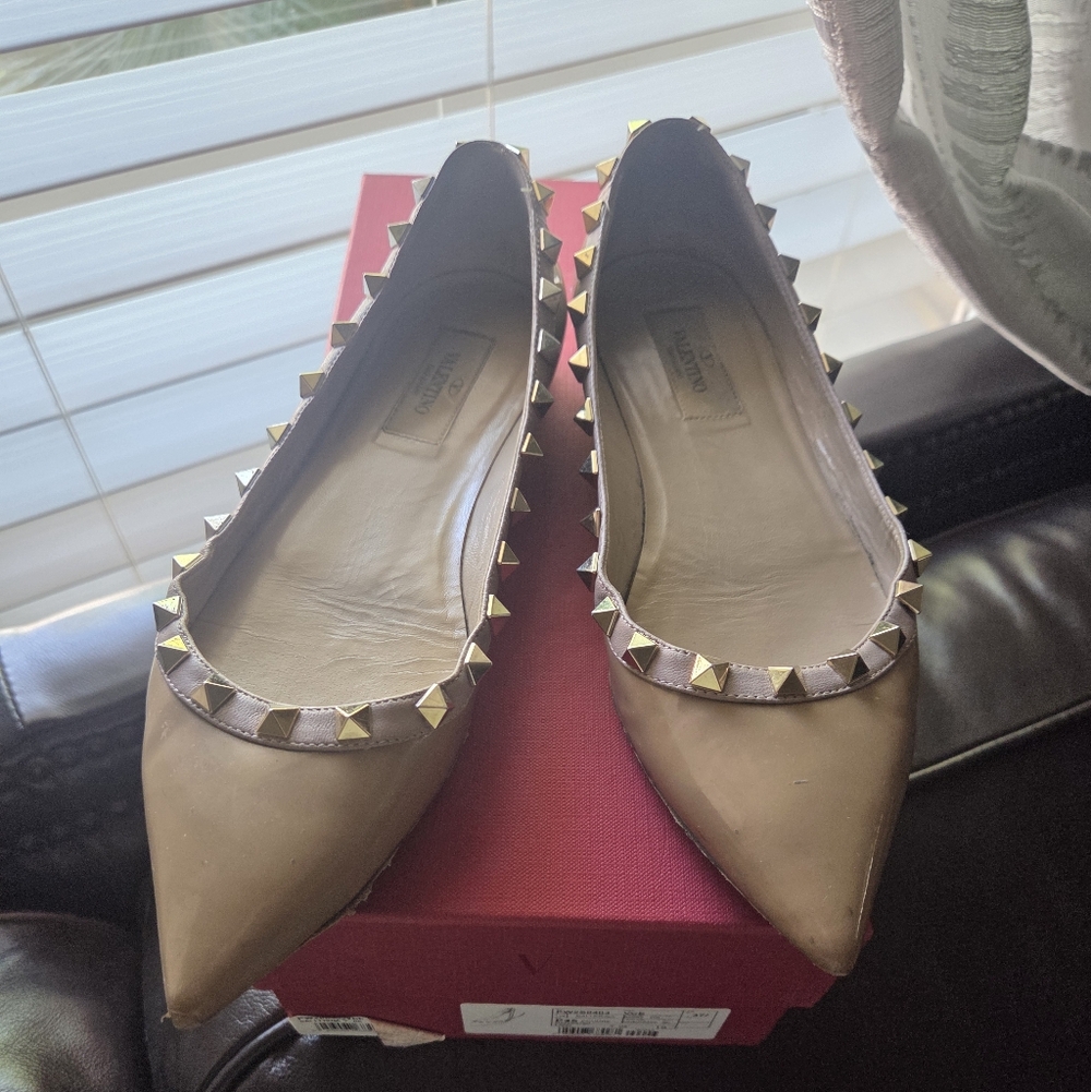Valentino Garavani Rockstud Pointed Toe Ballerina Flat Size 37